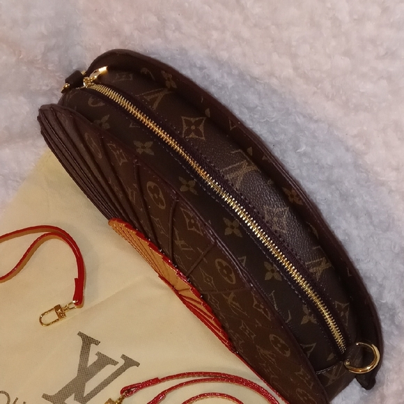 Louis Vuitton Fan-Shaped Mono Brown and Tan Clutch - Picture 5 of 16